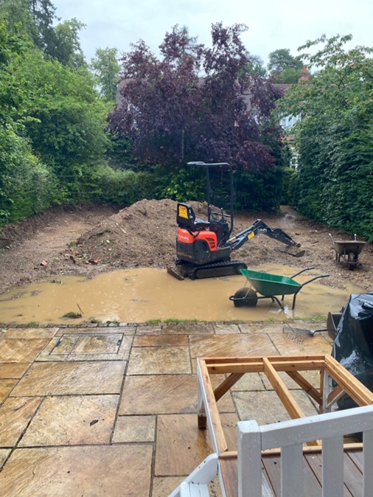 The Goldings, Hertford Welcome to Hunt Builders based in Ware Hertfordshire. Here is a look at a recent Garden Refurbishment