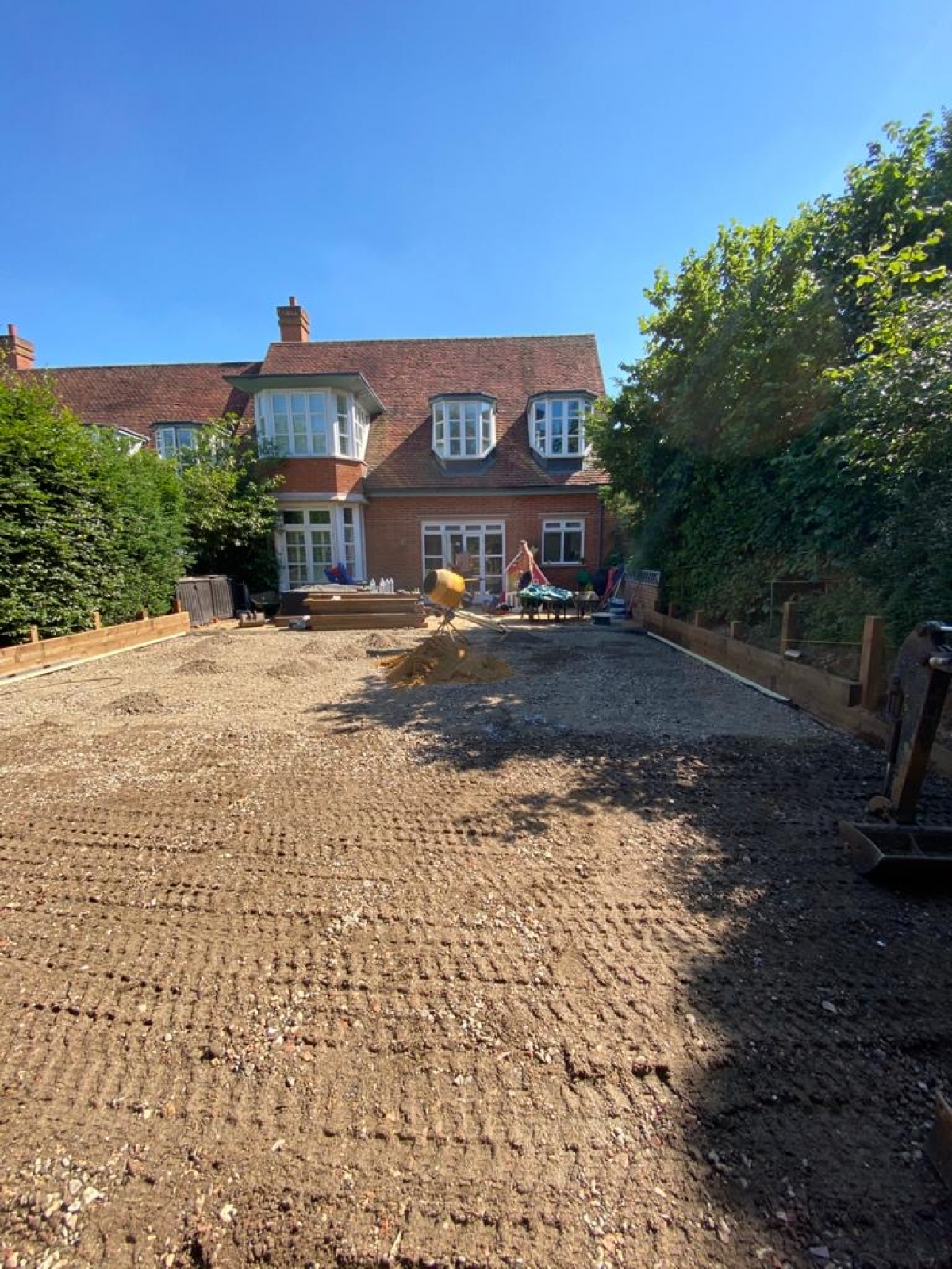 The Goldings, Hertford Welcome to Hunt Builders based in Ware Hertfordshire. Here is a look at a recent Garden Refurbishment