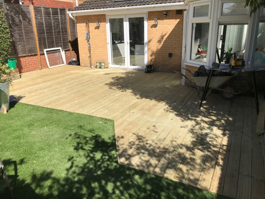Decking - Hunt Builders and Construction -  BUILDING | EXTENSIONS | REFURBS | LOFTS | DRIVEWAYS