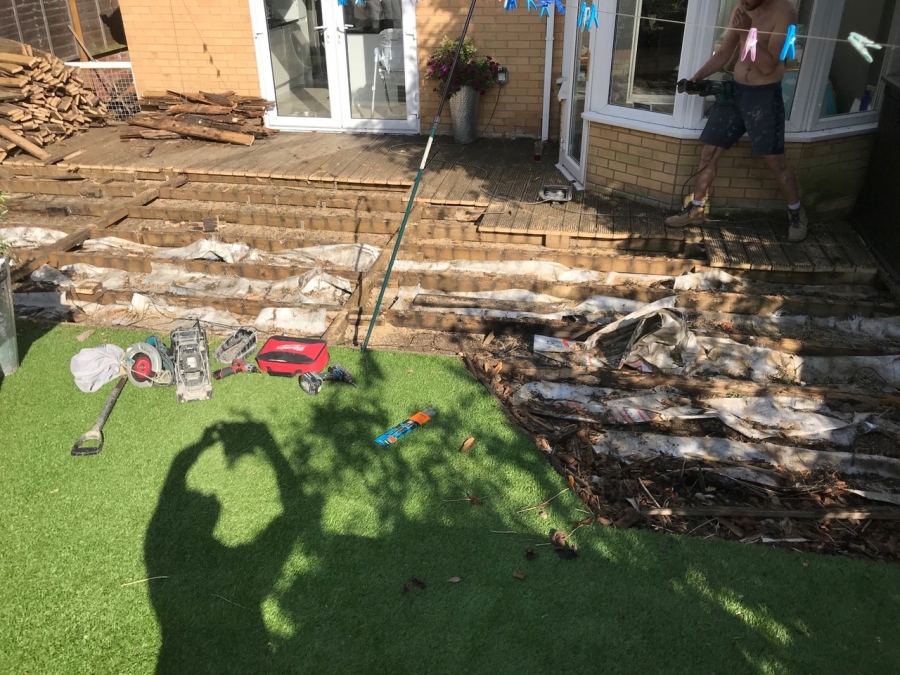 Decking - Hunt Builders and Construction -  BUILDING | EXTENSIONS | REFURBS | LOFTS | DRIVEWAYS
